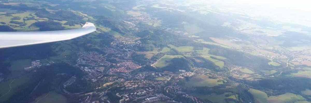 Flugwegposition um 15:27:52: Aufgenommen in der Nähe von Okres Český Krumlov, Tschechien in 1976 Meter
